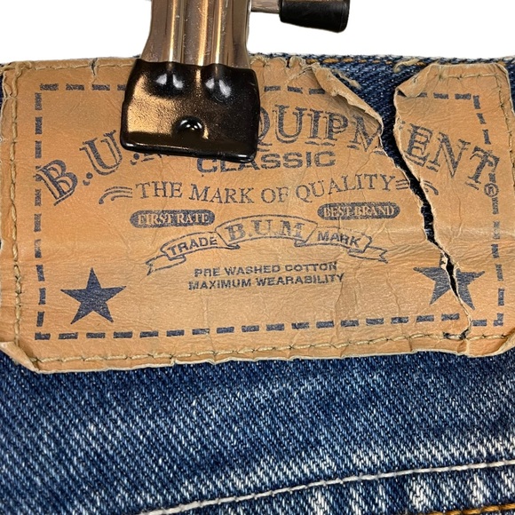 Vintage 1990s BUM Equipment Embroidered Logo Patch Spell-out Mens W38 Shorts - Picture 15 of 16